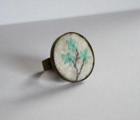 Felt brass embroidery ring White turquoise flowers Antique bronze jewelry Ring