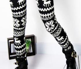 Fashion Black Stripe With Snowflake Deer Pattern Leggings Pashmina
