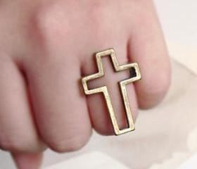 Vintage Hollow Out Cross Ring