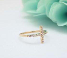 RHINESTONE SIDEWAYS CROSS ring in gold-size 5