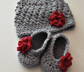 New Baby Gift gray and red hat and booties with rose size 0 to 3 months
