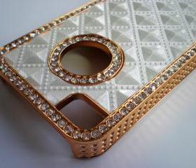 iPhone 4 / 4S Luxury White Diamond Rhinestone with Gold Trim Bling Case