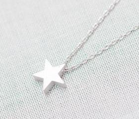 Tiny Star Pendant Necklace in silver