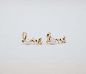 Love stud earring with pearl - Wire Word stud( gold )