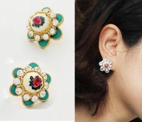 Fashion Vintage Flower Stud Earrings