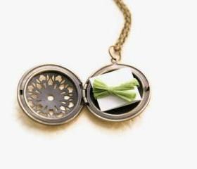 Personalized Locket Necklace // Bridesmaid Locket Necklace // Secret Message Locket // Bridesmaid Gifts // Fiance Gift