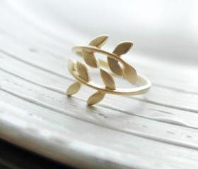 Gold leaf adjustable ring in gold