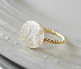 Gold round ring 6.5 size in gold with twisted ringband and satin finished