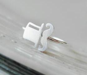 Adjustable mustache and top hat ring in silver