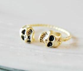 Knuckle ring, adjustable ring, skull heads ring in gold