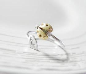 Adjustable ladybug with silver leaf ring, knuckle ring, adjustable ring