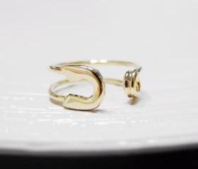 Knuckle ring, adjustable ring, safety pin ring in gold