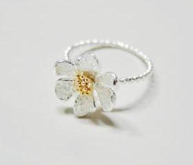 Daisy ring 6 Size with twisted ringband in silver