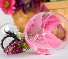 Stargazer painted wine glass in magenta pink - Dishwasher safe 