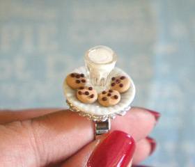 cookie and milk ring