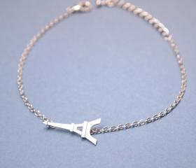 Eiffel Tower charm pendant bracelet in matte silver