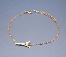 Eiffel Tower charm pendant bracelet in matte gold