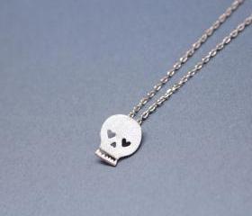 Skull charm pendant necklace