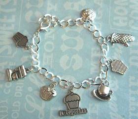 cupcake baker's charm bracelet