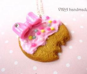 Kawaii frosted cookie with bow necklace