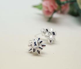 Gift Wrapping Bow Stud Earrings in silver