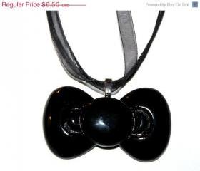 Kawaii XL Resin Bow Necklace Black