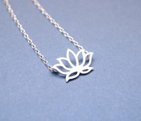 Lotus pendant Necklace in silver