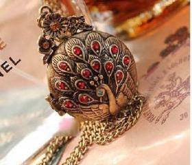 Retro/Vintage/Antiqued Red Rhinestone Peacock Opening Locket