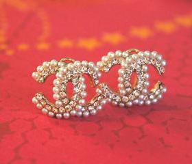 pearl studded cc logo earrings