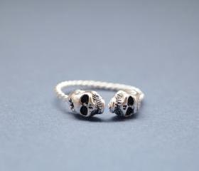 SKULL with GUNSHOT ring ib silver with twisted band