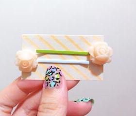 Clay Flower Bobby Hair Pin in a Pair ( Beige )