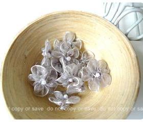 Organza grey flower with pearl centered / pack 