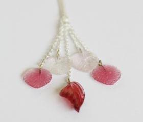 Falling Leaves Necklace in pink