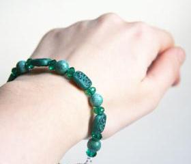 emerald green elegant bracelet - stone crystal and resin beads