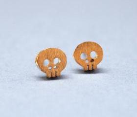 Tiny skull face studs earrings in matte gold
