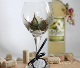 Green leaf with gold trim painted wine glass - Dishwasher safe 