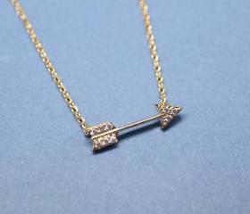 Arrow with cubic zirconia detail pendant necklace in gold