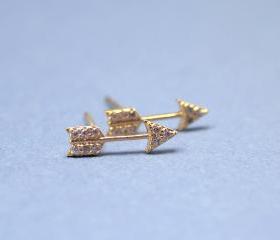 Arrow with cubic zirconia detail pendant earrings in gold