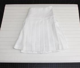 Mr. Pleater Board, size 1'(17'W x 21'L), make perfect pleated skirts and pleated dresses in a quick and easy way.