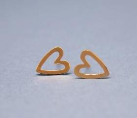 Sideways Open Heart studs earrings in gold