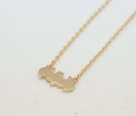 Dark night Batman necklace in Gold