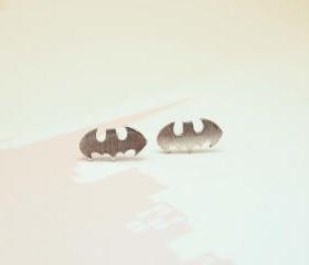 Batman studs earrings in silver,925 silver post