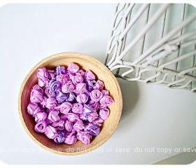 30 Rolled mini ribbon flowers / pack
