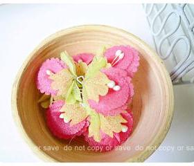 10 Scallop circle pink organza flower with leave and pearl in the centered / pack