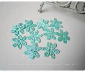 10 Turquoise flower petal /pack 