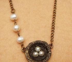 Nest And Fresh Water White Pearl Necklace