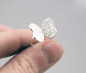 Cute Texturized Sterling Silver Ring. Roll Printed Texture. White. VARIACIONES Ring. Handmade by Maria Goti Joyas.