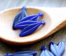 Vintage Blue Double Hanging Leaf Plastic Charms