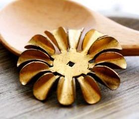 Vintage Aged Brass 6 Petaled Large Stacking Flower Beads Findings