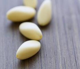 Vintage Ivory Teardrop Lucite Beads